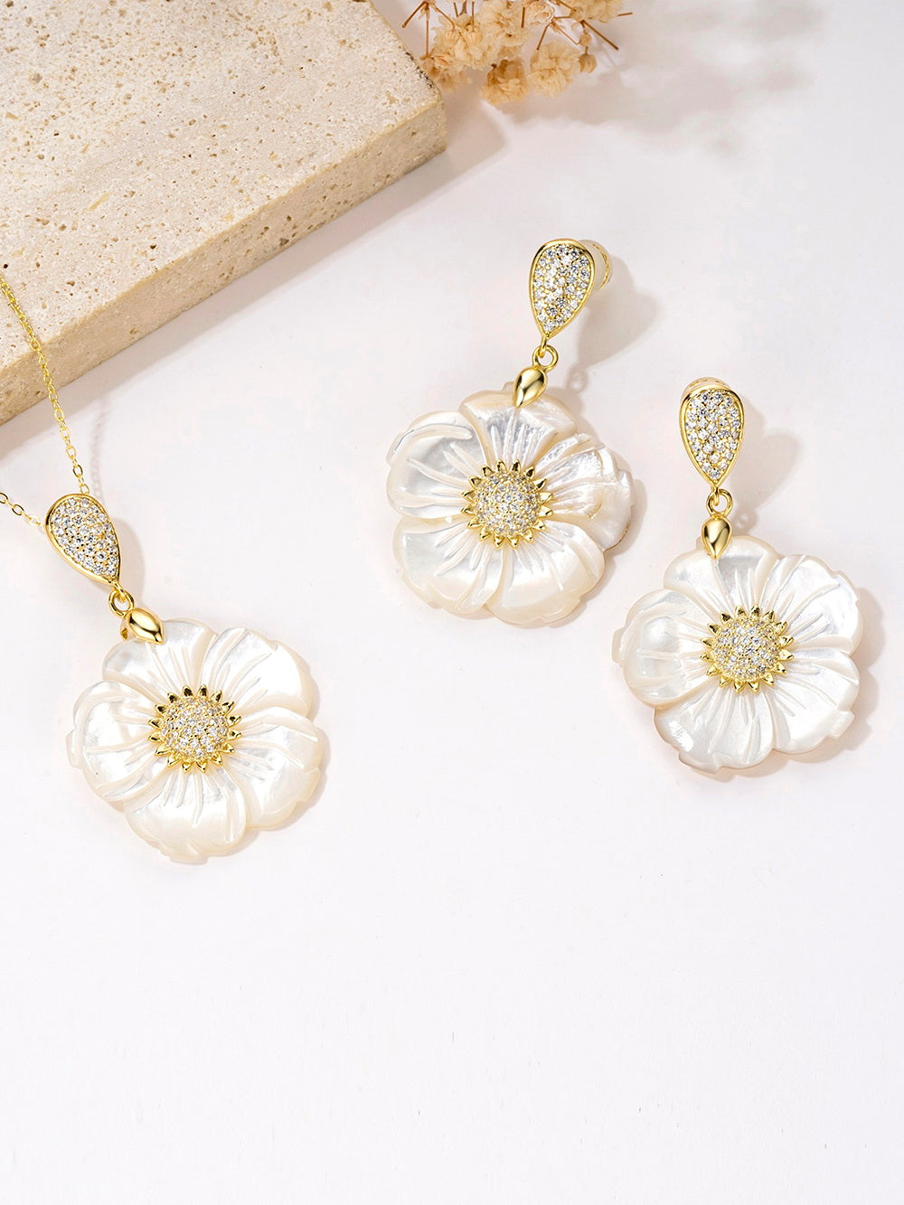 みみ 925 Sterling Silver Mother of Pearl Floral with Drop